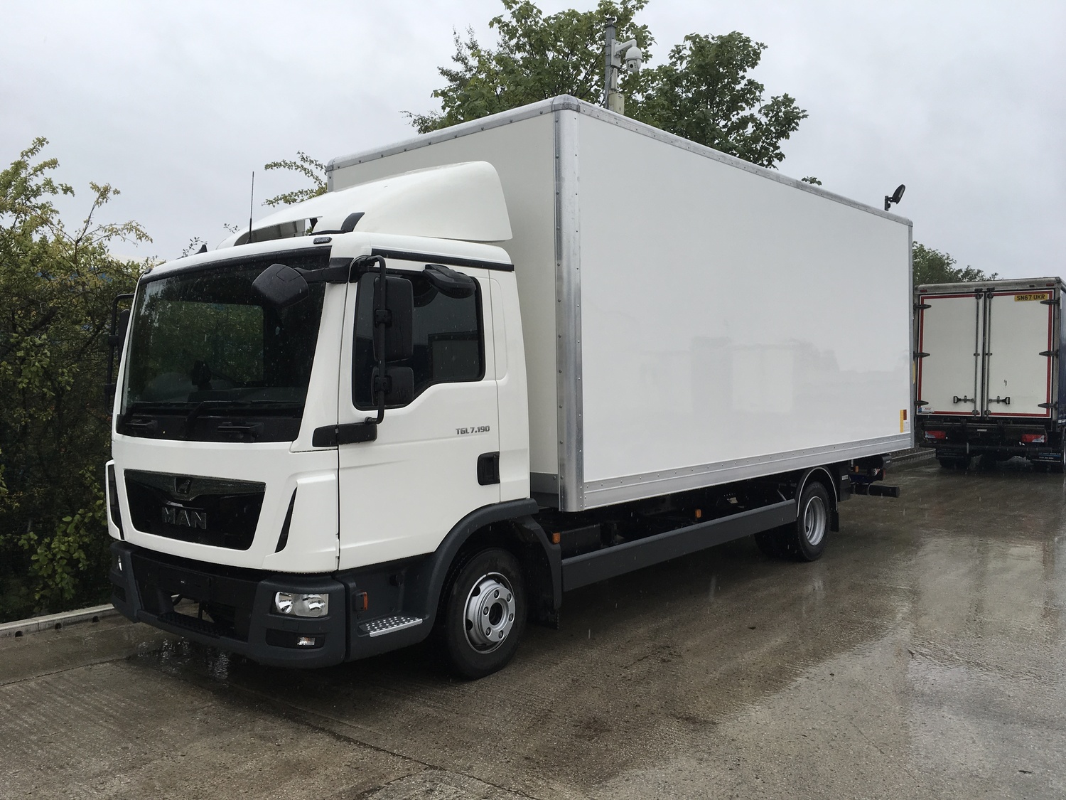 7-5-tonne-man-tgl-7-190-box-truck-for-hire-sn68vyo-mv-truck-and-van